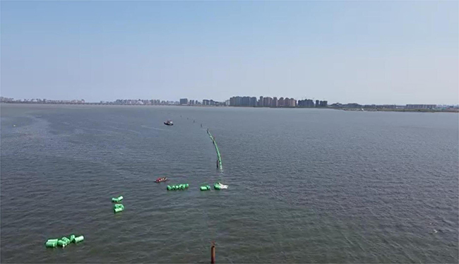 青島膠州灣海底管道浮拖安裝工程順利完工（gōng）
